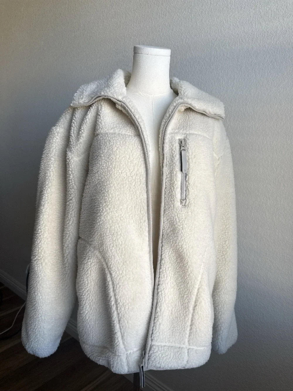 Cozy Women's Ivory Sherpa Zip-Front Jacket